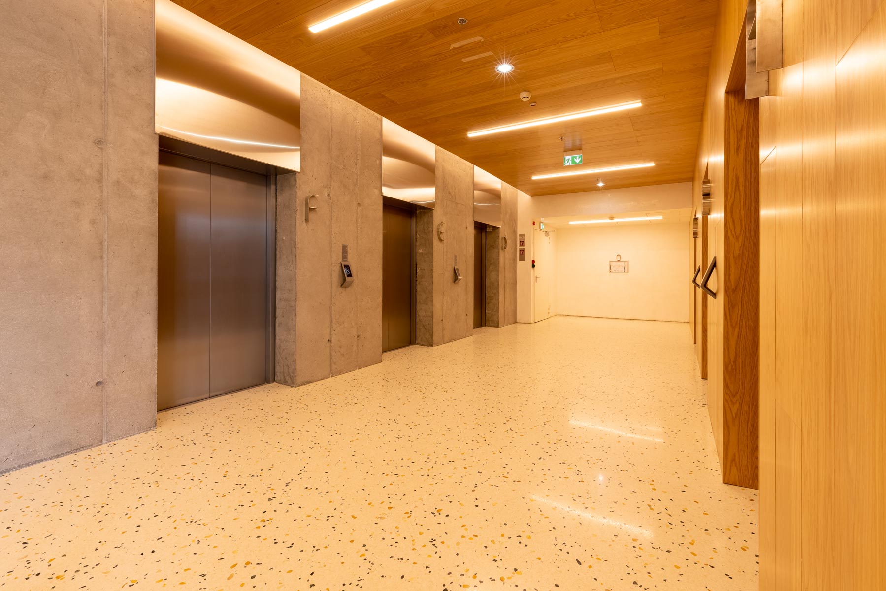 pardoseala terrazzo in lobby lift